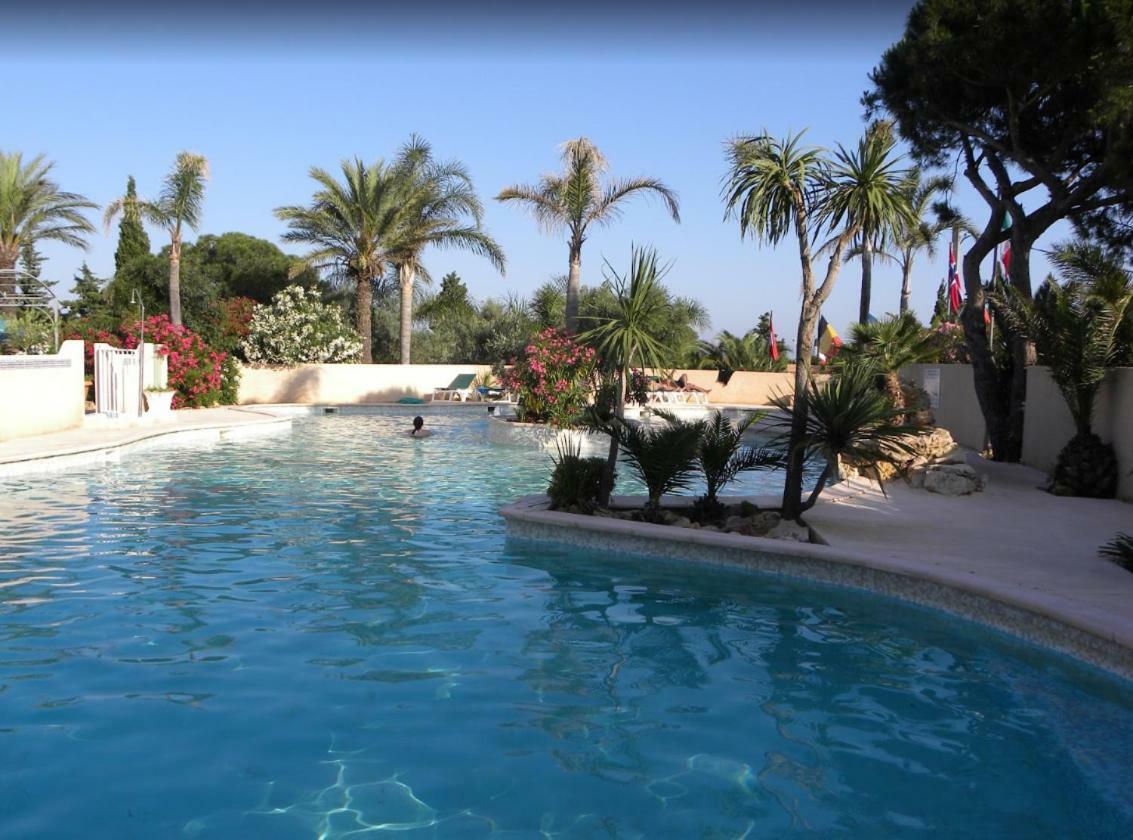 Mobile Home In Frejus, South Of France Exterior photo