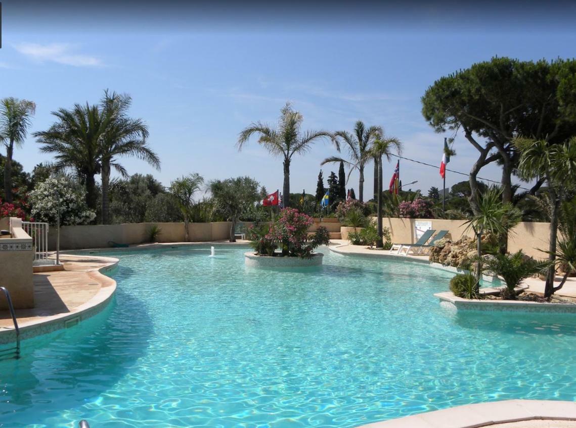 Mobile Home In Frejus, South Of France Exterior photo